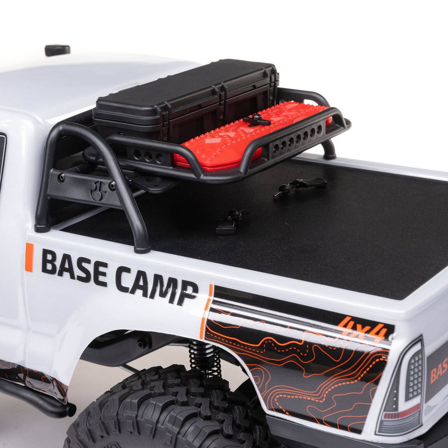 AXI-1375T1 1/10 SCX10 III Base Camp 4X4 RTR Brushed Rock Crawler, White